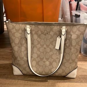 Lightly worn Coach shoulder bag